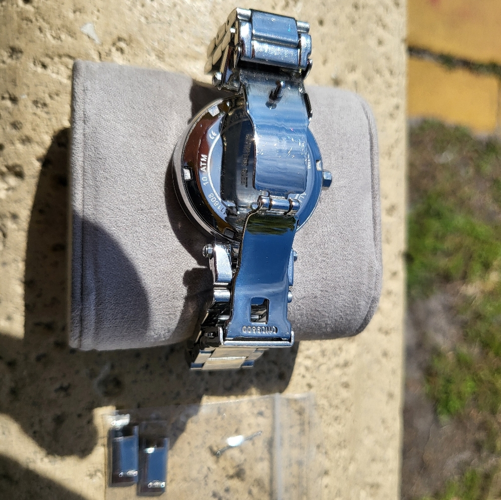 Womans watch - Picture 2 of 4